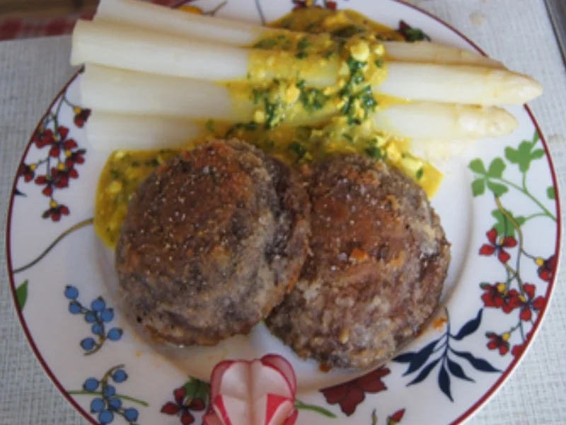 Rezept: Falsche Kalbsschnitzel mit Spargel und pikanter Sauce Bild Nr. 2 Falsche Kalbsschnitzel mit Spargel und pikanter Sauce - Rezept - Bild Nr. 2