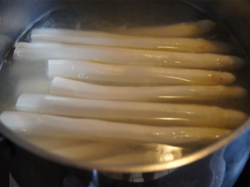 Rezept: Falsche Kalbsschnitzel mit Spargel und pikanter Sauce Bild Nr. 12 Falsche Kalbsschnitzel mit Spargel und pikanter Sauce - Rezept - Bild Nr. 12