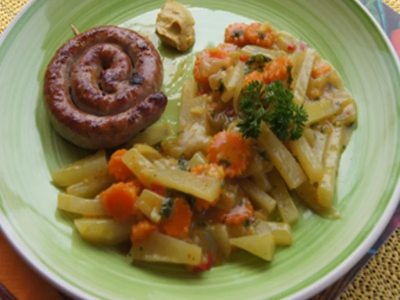 Bratwurstschnecke mit Möhrenblüten-Kohlrabi-Gemüse - Rezept - Bild Nr. 13