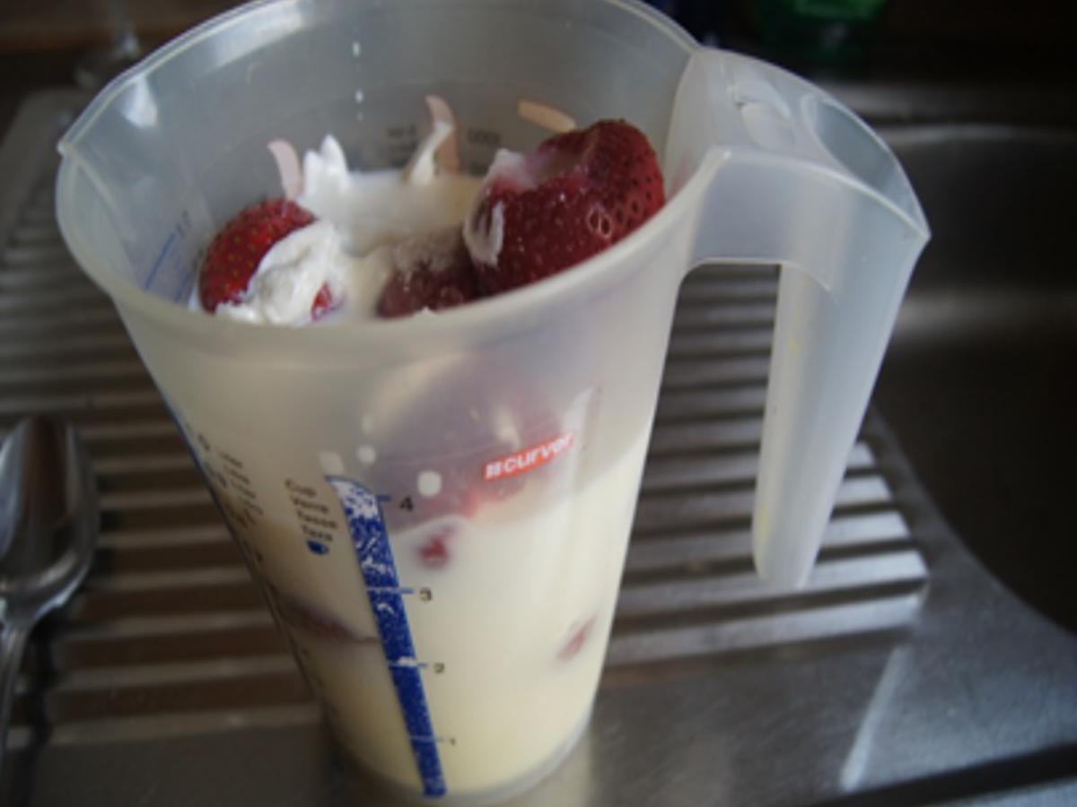 Erdbeershake mit Milch und griechischen Joghurt - Rezept - Bild Nr. 6