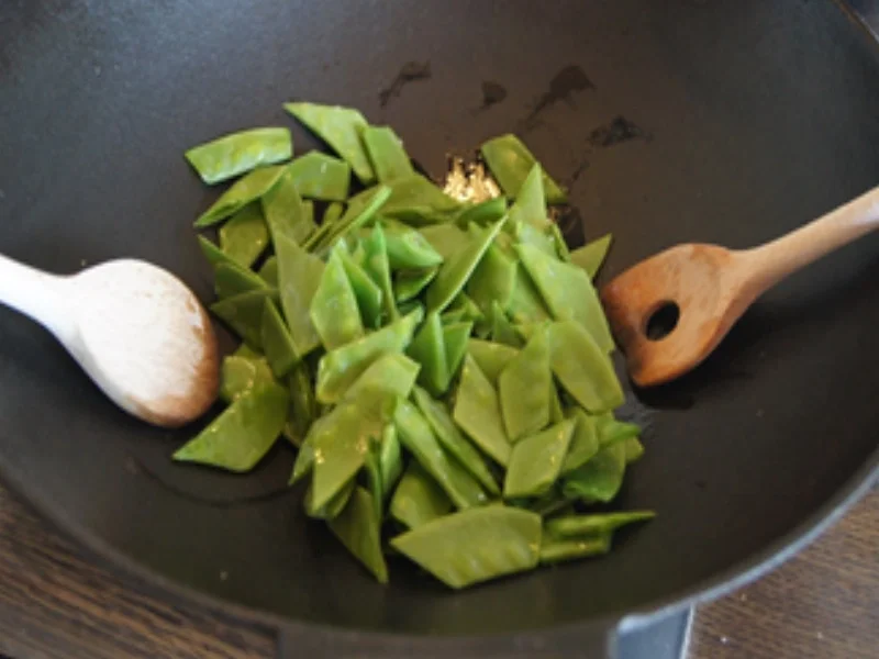 Kalbsbratwurst mit Wok-Gemüse und Drillingen - Rezept - Bild Nr. 14313