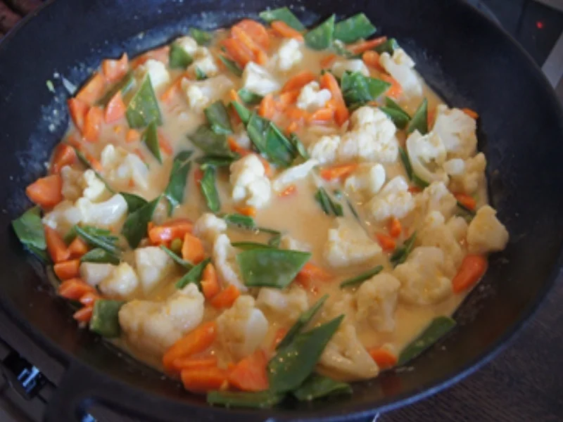 Kalbsbratwurst mit Wok-Gemüse und Drillingen - Rezept - Bild Nr. 14316