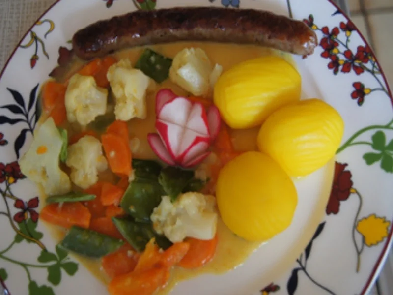 Kalbsbratwurst mit Wok-Gemüse und Drillingen - Rezept - Bild Nr. 14318