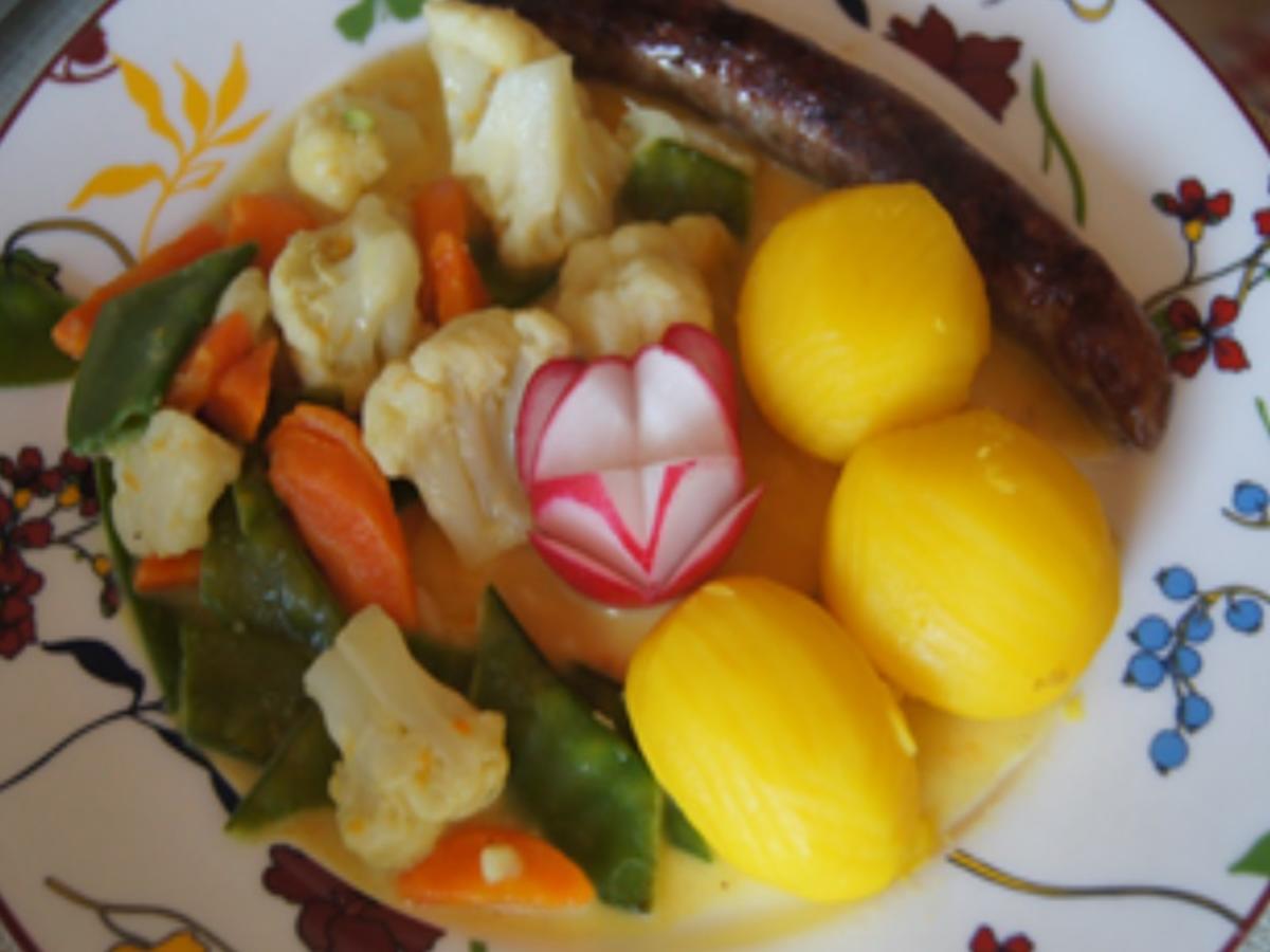 Kalbsbratwurst mit Wok-Gemüse und Drillingen - Rezept - Bild Nr. 14319