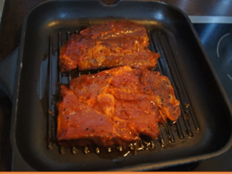 Rezept: Paprika Nackensteak mit gemischten Salat und Piraten-Pfeffer-Ring Bild Nr. 4 Paprika Nackensteak mit gemischten Salat und Piraten-Pfeffer-Ring - Rezept - Bild Nr. 4