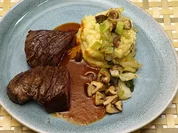 USA – Deutschland – Asien: Hanging Tender und Kartoffelstampf an Pak-Choi-Shiitake - Rezept - Bild Nr. 2