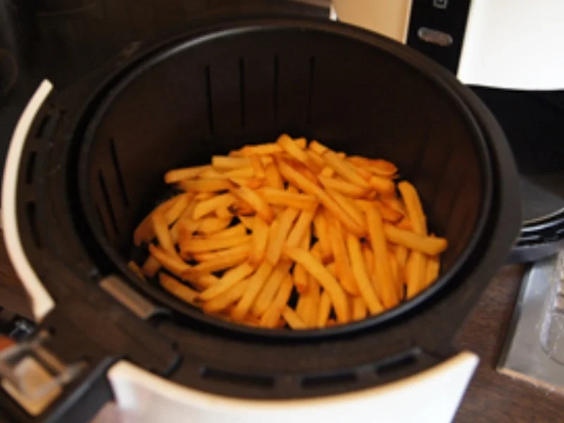 Knusprige, würzige Hähnchenkeule mit Pommes Frites - Rezept - Bild Nr. 14311