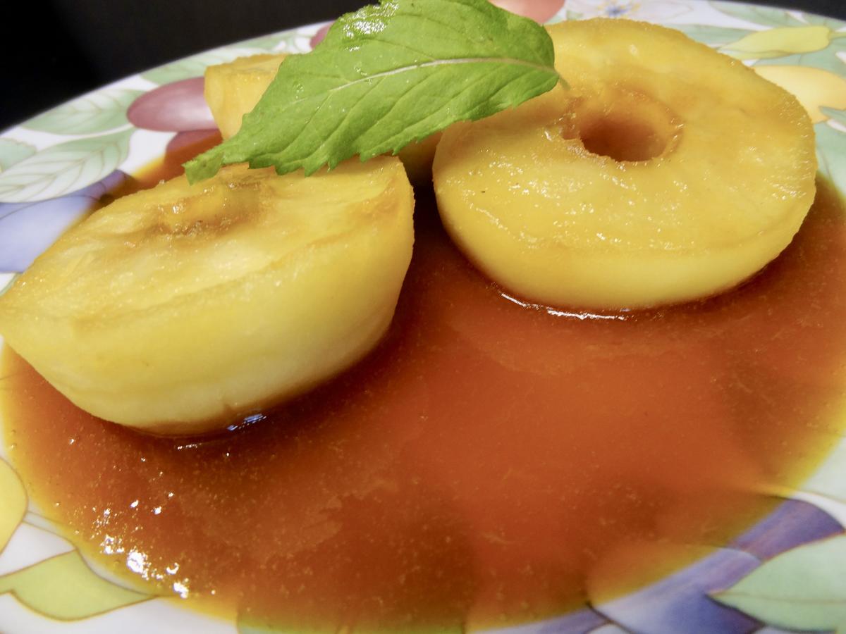 gebratene Apfelhälften serviert mit Frucht- od. Vanillesauce - Rezept - Bild Nr. 7