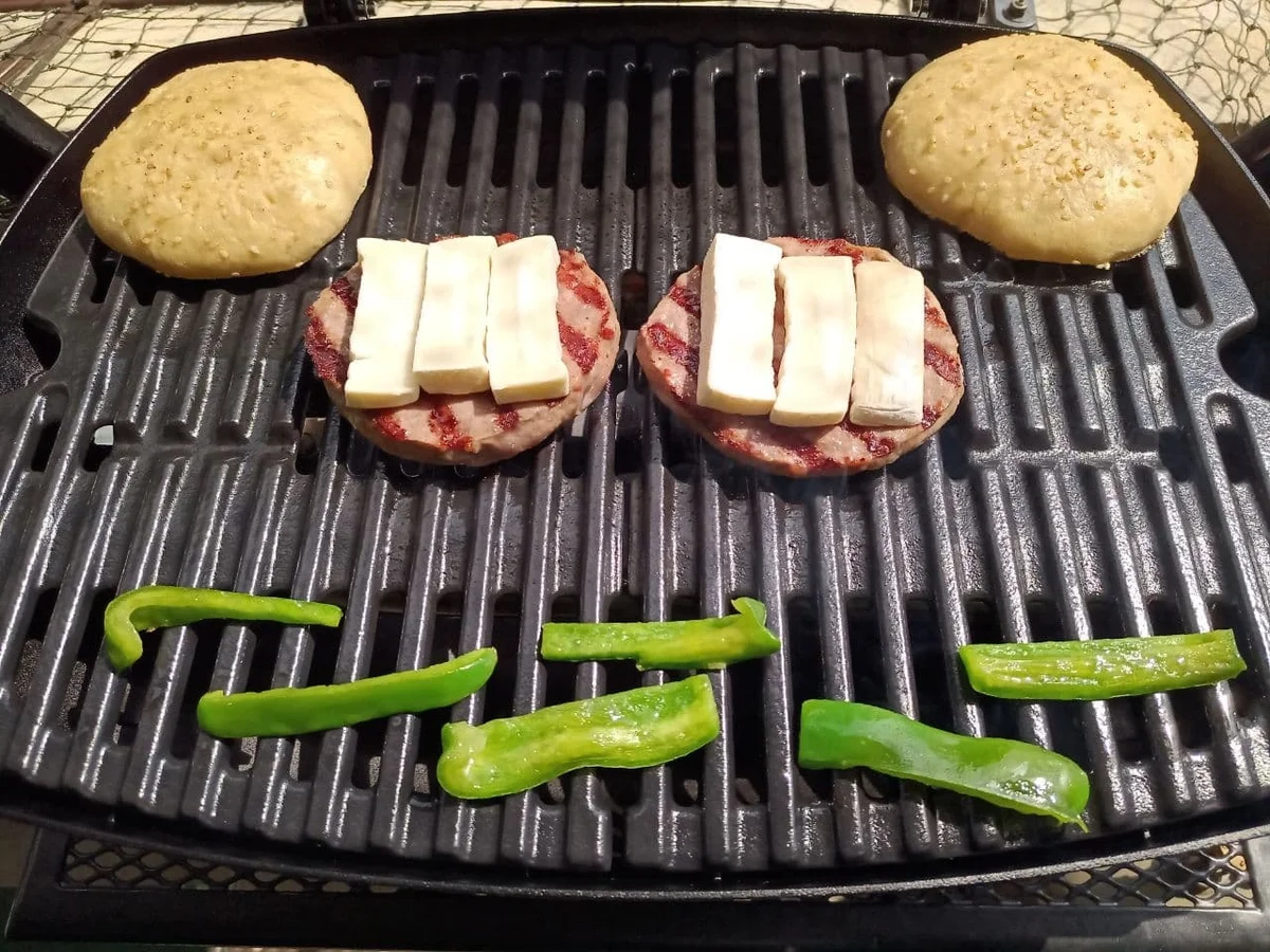 Rezept: Lamm-Ziegenkäse-Burger Bild Nr. 5 Lamm-Ziegenkäse-Burger - Rezept - Bild Nr. 5