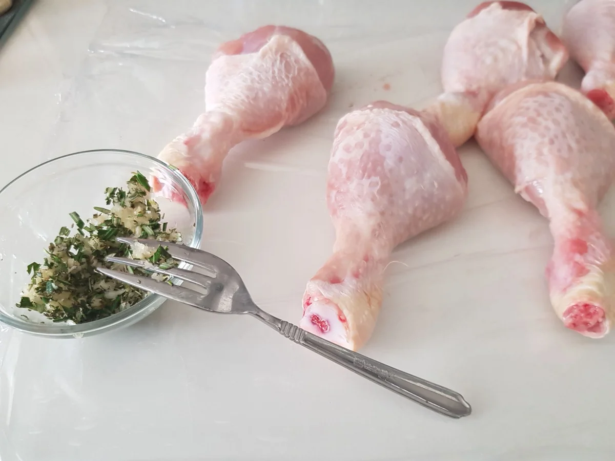 Hähnchenunterschenkel "mediterran" mit Gnocchi und Parmesan - Rezept - Bild Nr. 14340