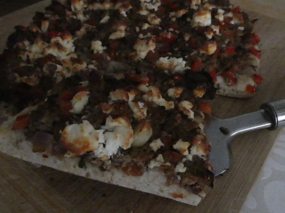 Hackfleisch-Pizza mit Paprika und Tomaten - Rezept - Bild Nr. 14307