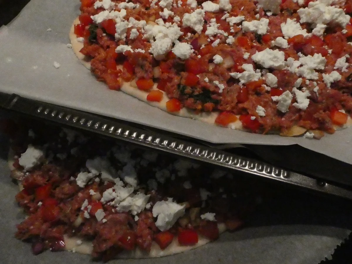 Hackfleisch-Pizza mit Paprika und Tomaten - Rezept - Bild Nr. 14317