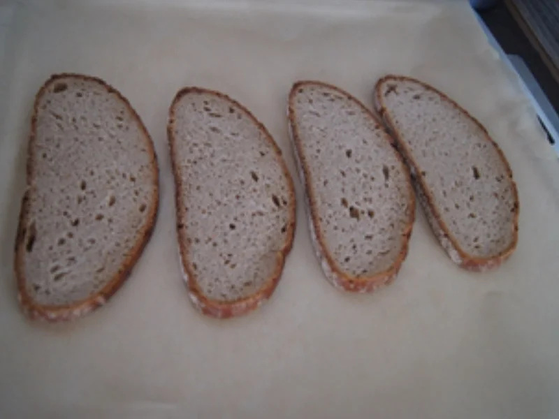 Rezept: Gebackenes Bauerbrot mit Avocado-Ziegenkäse-Belag und Erdbeeren Bild Nr. 14314 Gebackenes Bauerbrot mit Avocado-Ziegenkäse-Belag und Erdbeeren - Rezept - Bild Nr. 14314