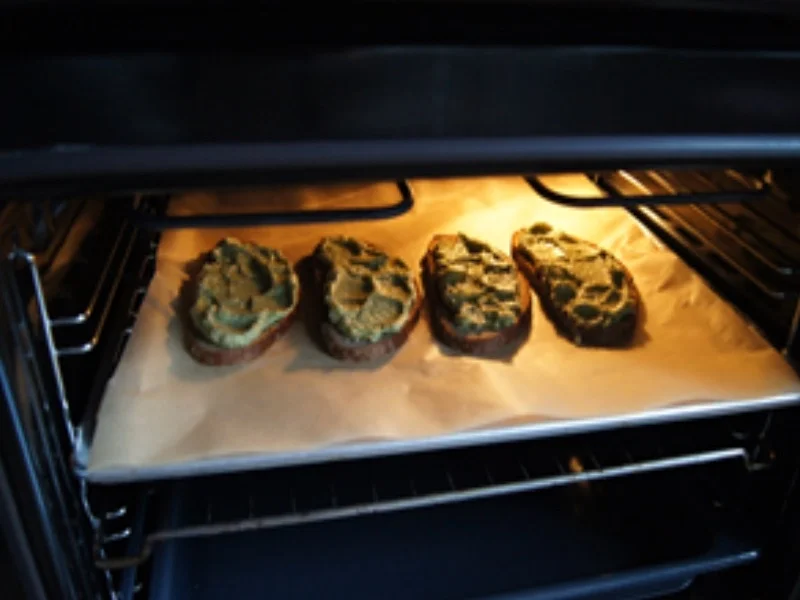 Rezept: Gebackenes Bauerbrot mit Avocado-Ziegenkäse-Belag und Erdbeeren Bild Nr. 14317 Gebackenes Bauerbrot mit Avocado-Ziegenkäse-Belag und Erdbeeren - Rezept - Bild Nr. 14317