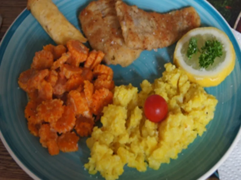 Seelachsfilet mit Möhrenblüten und Kartoffelstampf - Rezept - Bild Nr. 2