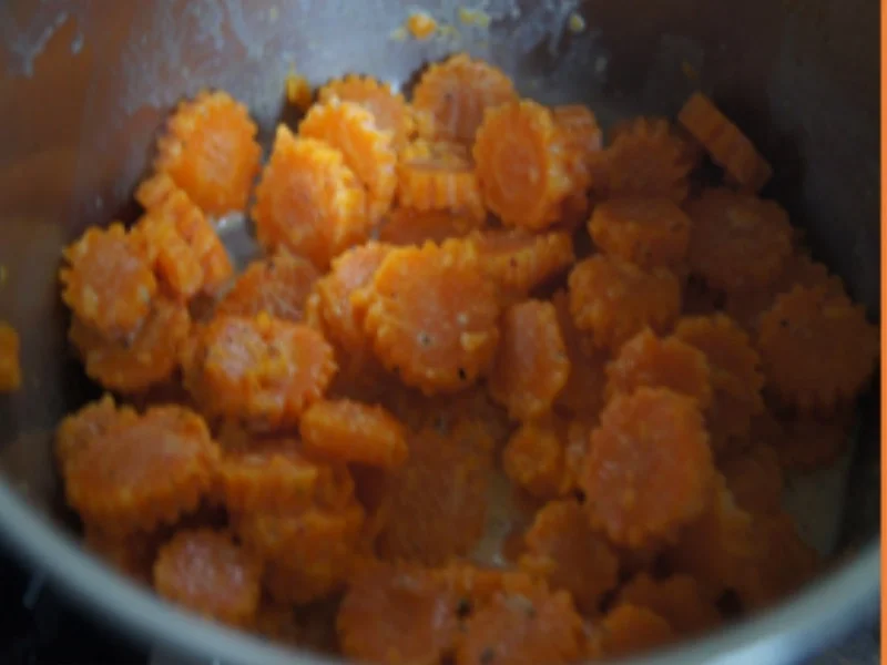 Seelachsfilet mit Möhrenblüten und Kartoffelstampf - Rezept - Bild Nr. 15