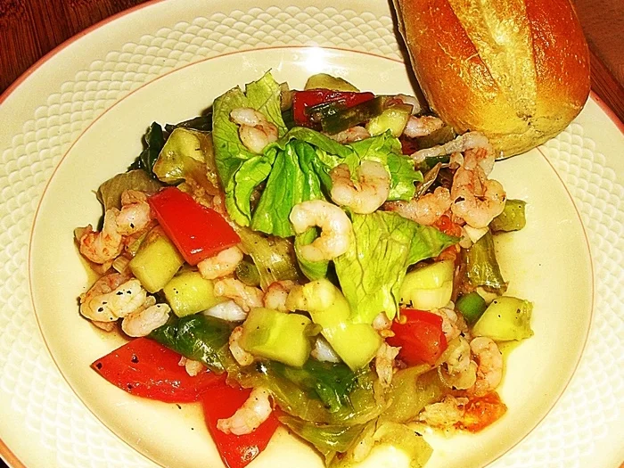 Rezept: Gemischter Salat mit Eismeer-Garnelen Bild Nr. 2 Gemischter Salat mit Eismeer-Garnelen - Rezept - Bild Nr. 2