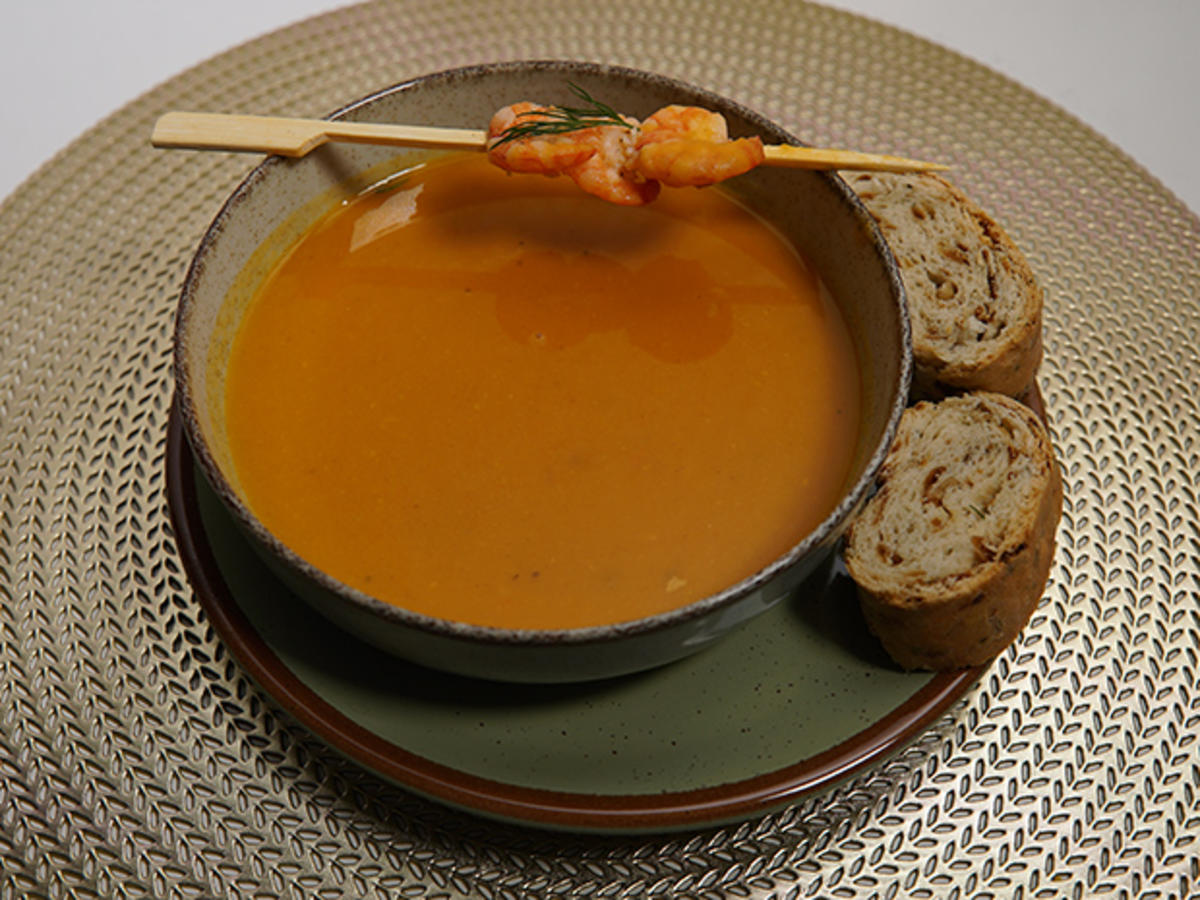 Süßkartoffel-Ingwer-Suppe mit Zwiebelbaguette - Rezept - Bild Nr. 2