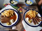 Nürnberger Rostbratwürstchen mit Pommes Frites und Salat - Rezept - Bild Nr. 2