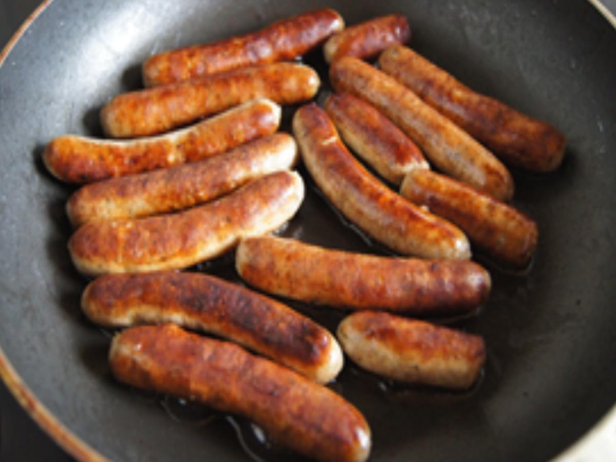 N Rnberger Rostbratw Rstchen Mit Pommes Frites Und Salat Rezept