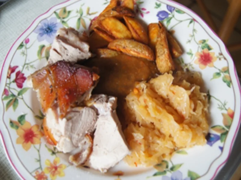 Spanferkelschulter mit Sauce, pikanten Sauerkraut und Kartoffel WEDGES - Rezept - Bild Nr. 14352