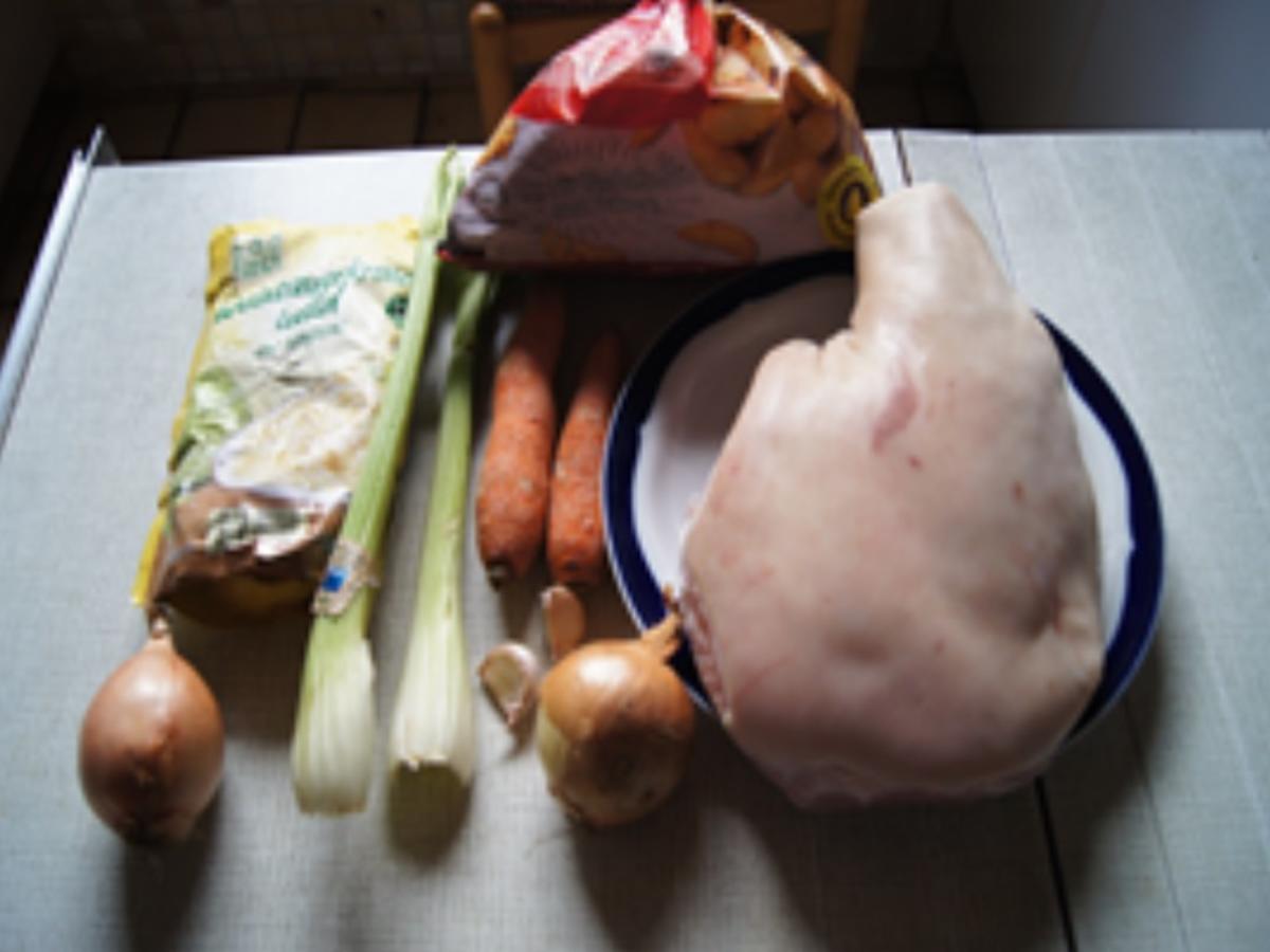 Spanferkelschulter mit Sauce, pikanten Sauerkraut und Kartoffel WEDGES - Rezept - Bild Nr. 14353