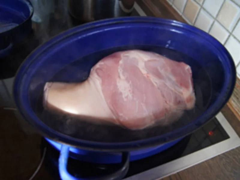 Spanferkelschulter mit Sauce, pikanten Sauerkraut und Kartoffel WEDGES - Rezept - Bild Nr. 14354