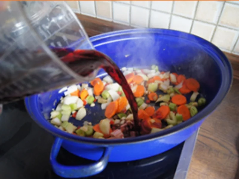 Spanferkelschulter mit Sauce, pikanten Sauerkraut und Kartoffel WEDGES - Rezept - Bild Nr. 14357