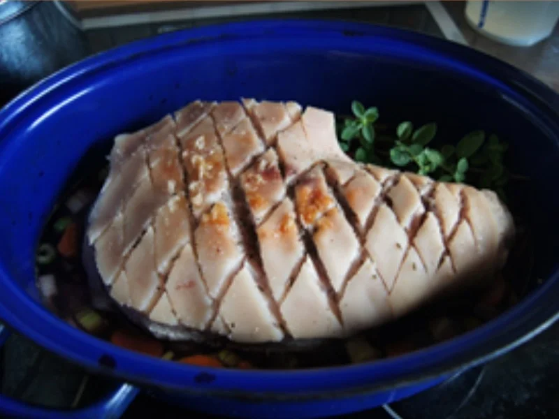 Spanferkelschulter mit Sauce, pikanten Sauerkraut und Kartoffel WEDGES - Rezept - Bild Nr. 14358