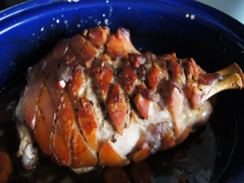 Spanferkelschulter mit Sauce, pikanten Sauerkraut und Kartoffel WEDGES - Rezept - Bild Nr. 14360