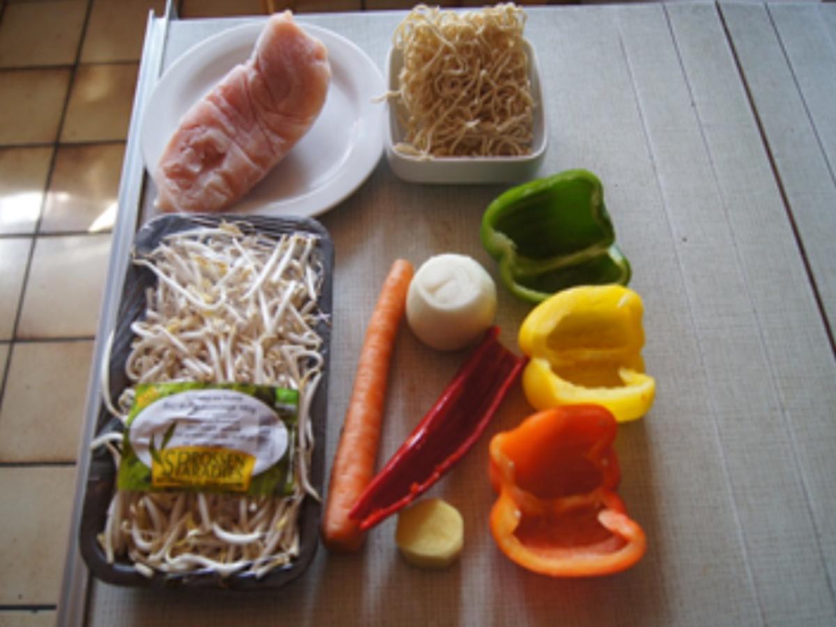 Mie-Nudeln mit Hähnchenbrustfilet und Gemüsemix im Wok - Rezept - Bild Nr. 3