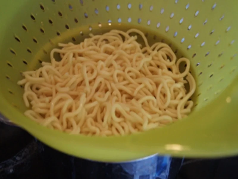 Mie-Nudeln mit Hähnchenbrustfilet und Gemüsemix im Wok - Rezept - Bild Nr. 5