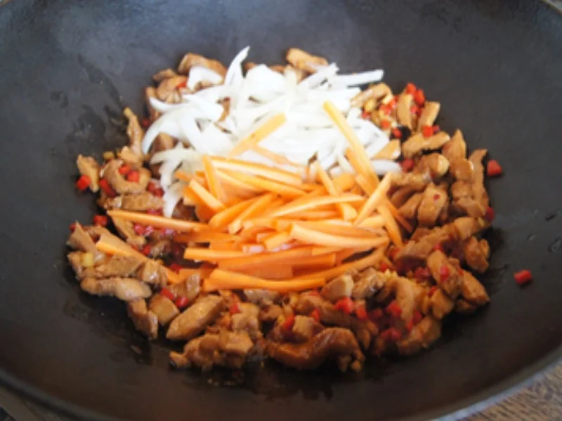 Mie-Nudeln mit Hähnchenbrustfilet und Gemüsemix im Wok - Rezept - Bild Nr. 13