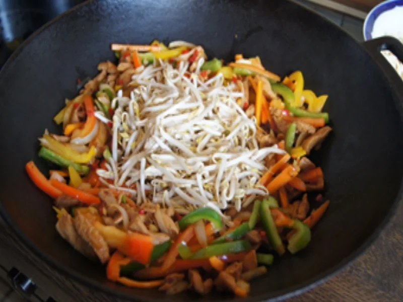 Mie-Nudeln mit Hähnchenbrustfilet und Gemüsemix im Wok - Rezept - Bild Nr. 15