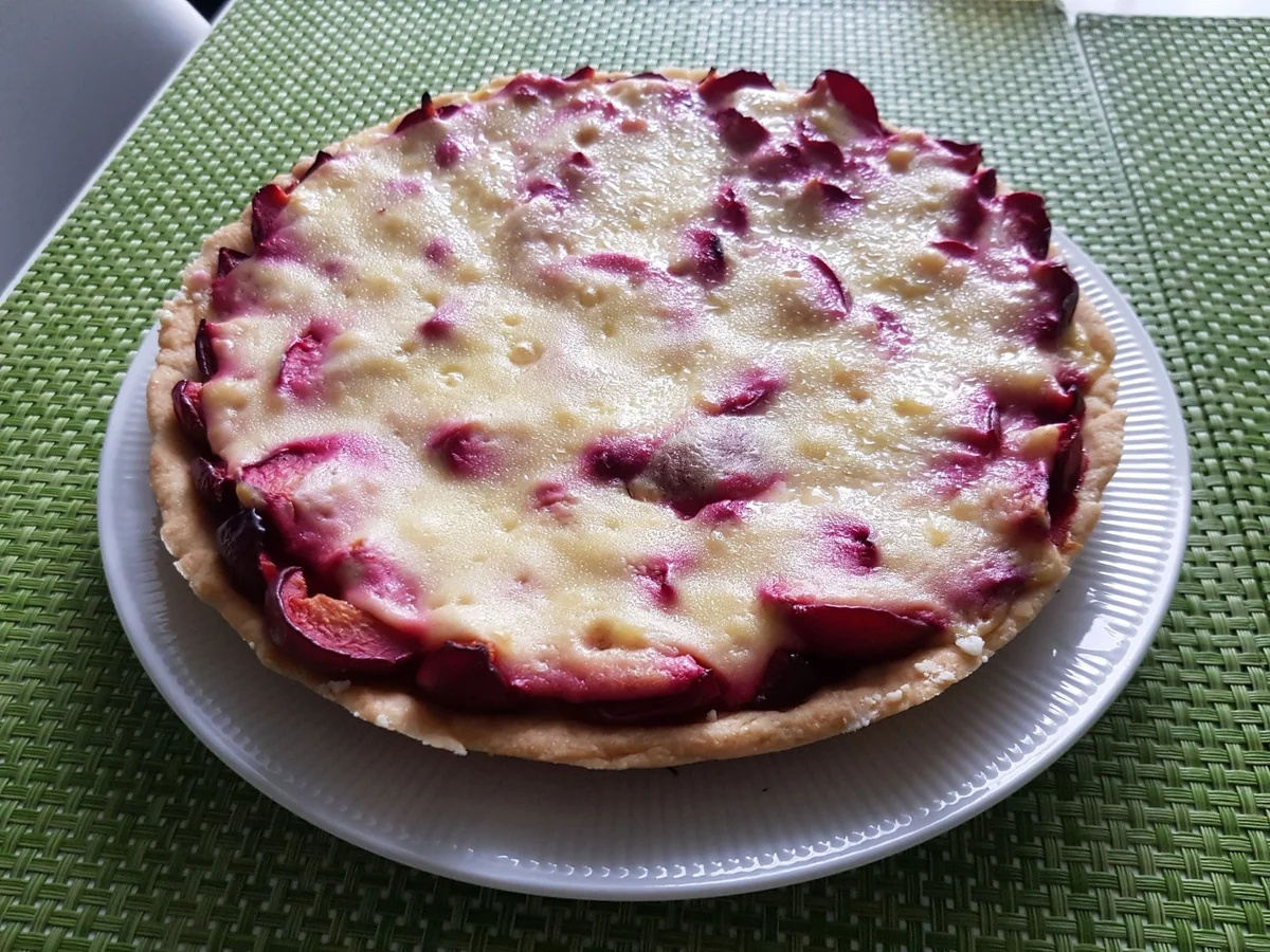 Rezept: Zwetschgen-Tarte mit Pudding-Decke Bild Nr. 2 Zwetschgen-Tarte mit Pudding-Decke - Rezept - Bild Nr. 2