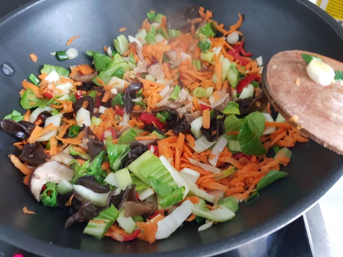 Rezept: Strudel mit asiatischer Füllung und Baby-Pak Choi Bild Nr. 8 Strudel mit asiatischer Füllung und Baby-Pak Choi - Rezept - Bild Nr. 8