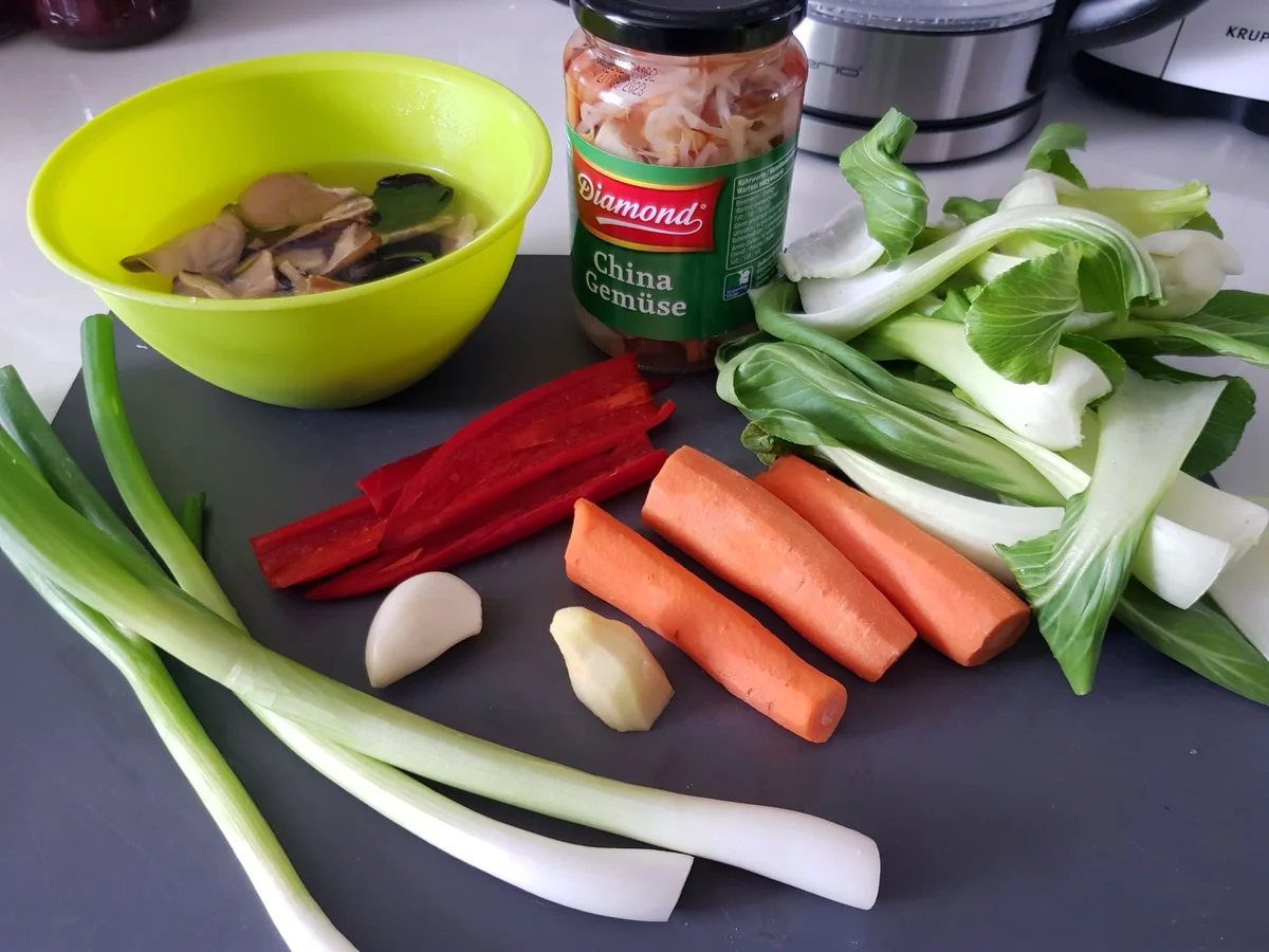 Rezept: Strudel mit asiatischer Füllung und Baby-Pak Choi Bild Nr. 12 Strudel mit asiatischer Füllung und Baby-Pak Choi - Rezept - Bild Nr. 12