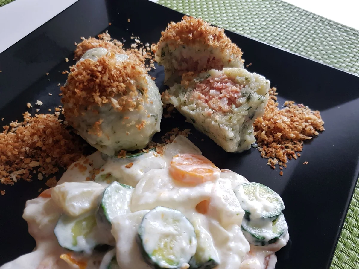 Kräuter-Kartoffelknödel mit Füllung und buntem Rahmgemüse - Rezept - Bild Nr. 14361