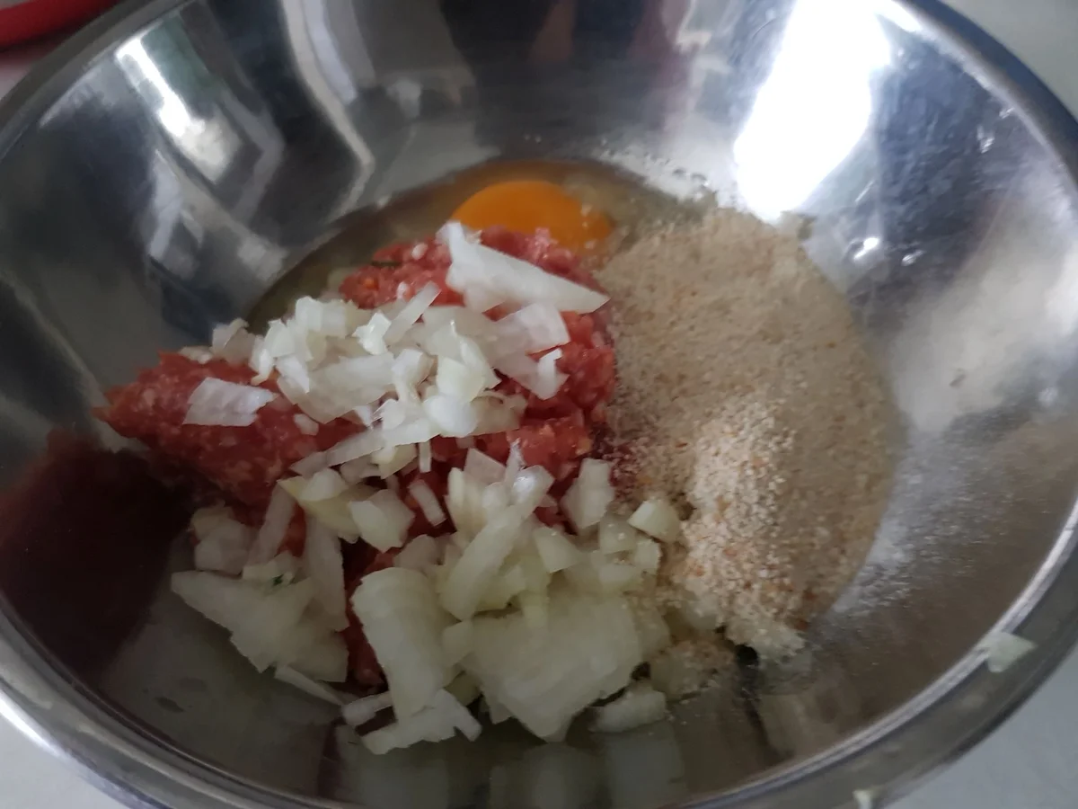 Kräuter-Kartoffelknödel mit Füllung und buntem Rahmgemüse - Rezept - Bild Nr. 14365