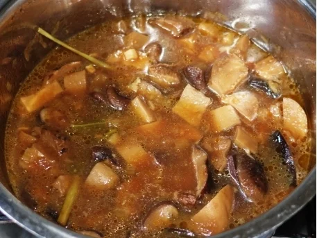 Rezept: Wohlriechendes Pilz-Gulai – Gulai Jamur Bild Nr. 14361 Wohlriechendes Pilz-Gulai – Gulai Jamur - Rezept - Bild Nr. 14361