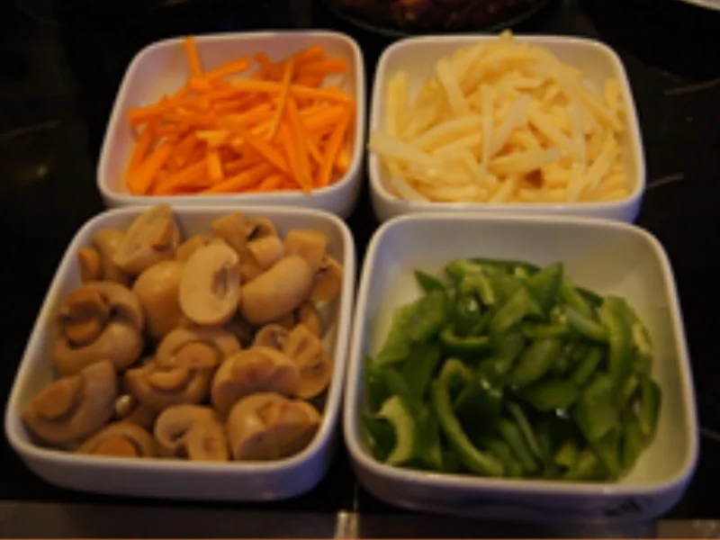 Rezept: Rindfleisch mit Gemüsemix in roter Currysauce mit Basmatireis Bild Nr. 14368 Rindfleisch mit Gemüsemix in roter Currysauce mit Basmatireis - Rezept - Bild Nr. 14368