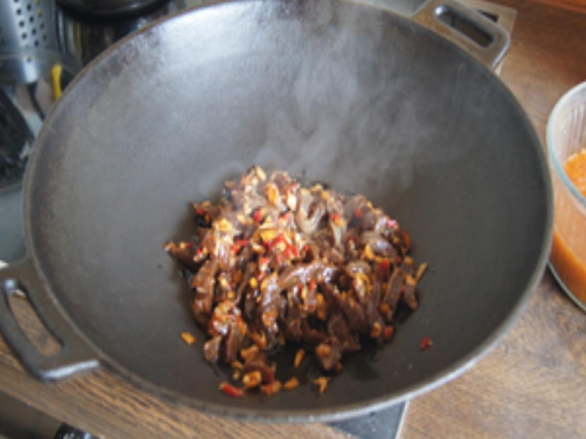Rindfleisch mit Gemüsemix in roter Currysauce mit Basmatireis - Rezept ...