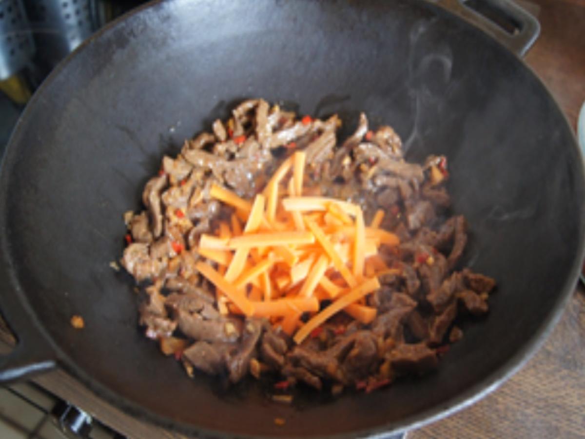 Rindfleisch mit Gemüsemix in roter Currysauce mit Basmatireis - Rezept - Bild Nr. 14370