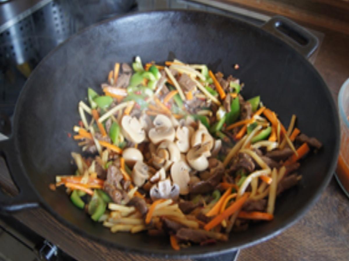 Rindfleisch mit Gemüsemix in roter Currysauce mit Basmatireis - Rezept - Bild Nr. 14373
