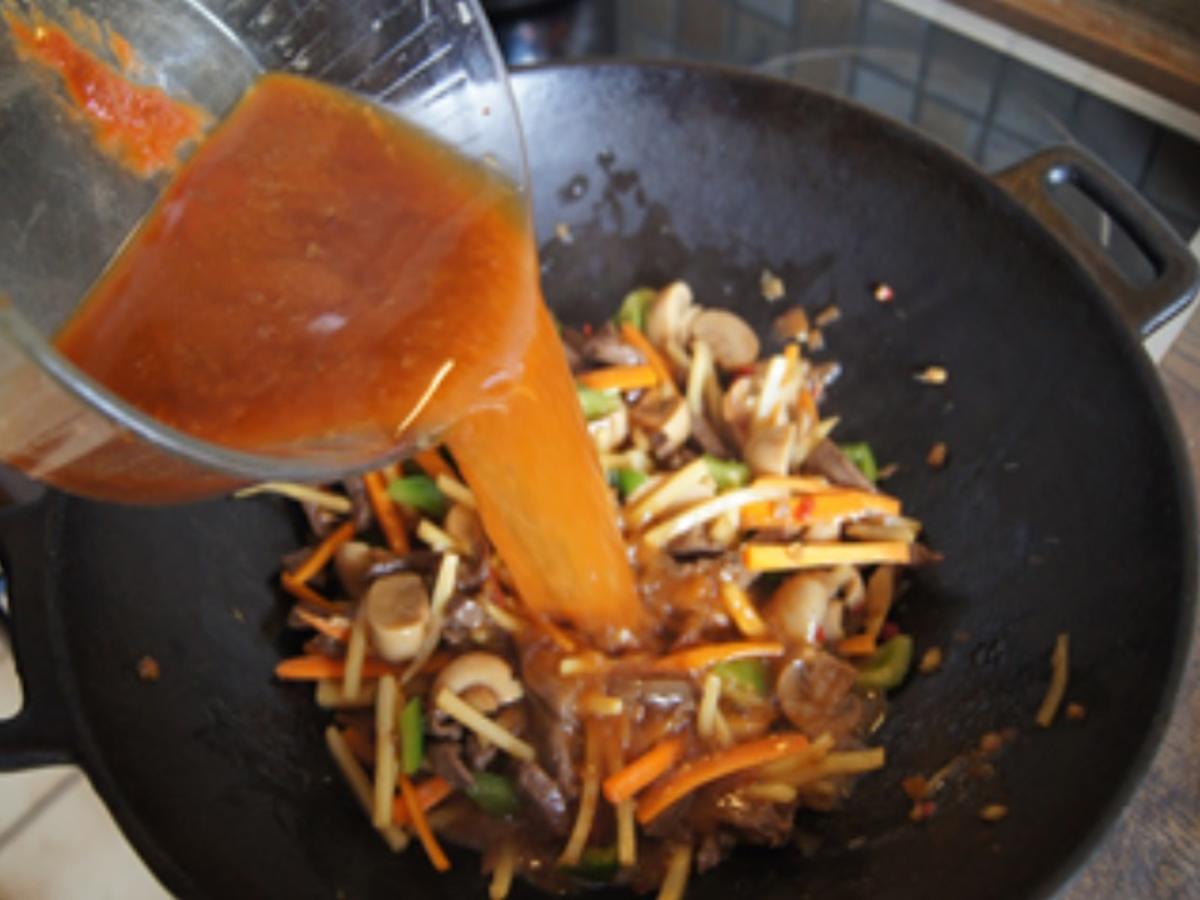 Rindfleisch mit Gemüsemix in roter Currysauce mit Basmatireis - Rezept - Bild Nr. 14375