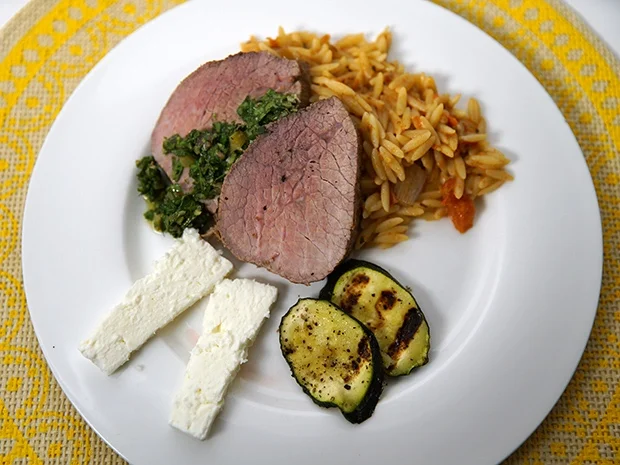 Rezept: Semerrolle vom galizischen Kalb mit Salsa Verde und griechischen Manestra Bild Nr. 2 Semerrolle vom galizischen Kalb mit Salsa Verde und griechischen Manestra - Rezept - Bild Nr. 2