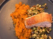 Schweinebauch mit Butternusskürbis-Stampf und Apfel-Walnuss Salsa - Rezept - Bild Nr. 2