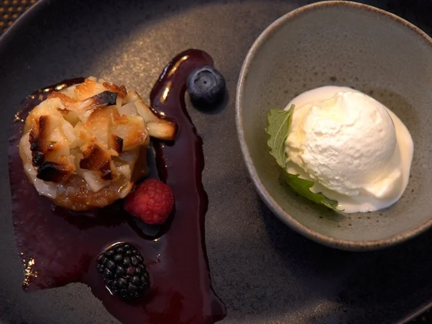 Feigenküchlein mit Salzkaramell-Kokosnuss Topping und Joghurt Eis - Rezept - Bild Nr. 2