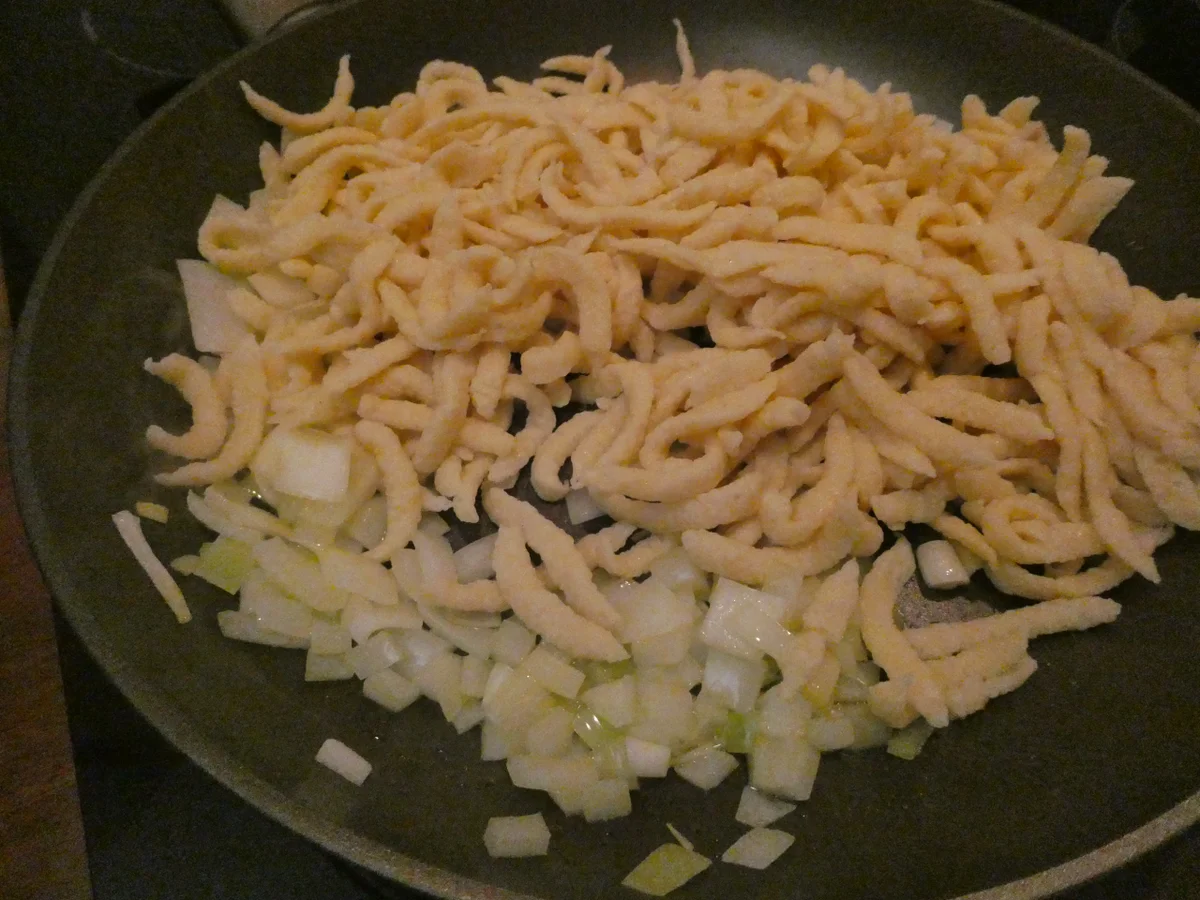 Rezept: Spätzle-Spinat-Eier -Auflauf mit Zwiebelringen on Topp Bild Nr. 14364 Spätzle-Spinat-Eier -Auflauf mit Zwiebelringen on Topp - Rezept - Bild Nr. 14364