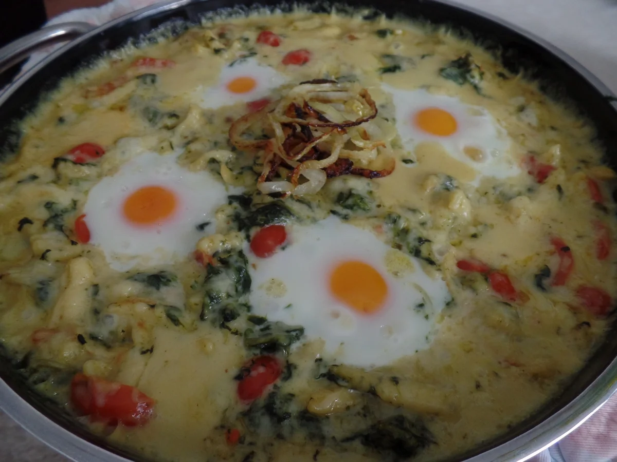 Rezept: Spätzle-Spinat-Eier -Auflauf mit Zwiebelringen on Topp Bild Nr. 14379 Spätzle-Spinat-Eier -Auflauf mit Zwiebelringen on Topp - Rezept - Bild Nr. 14379